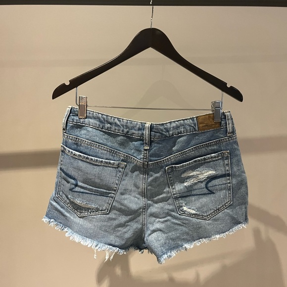 Distressed denim shorts size US 6 - Picture 7 of 8
